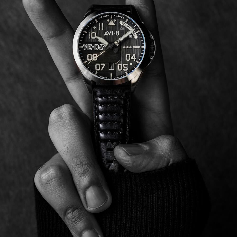 P-51 MUSTANG PATRIOT AUTOMATIC VE-DAY 80TH LIMITED EDITION AV-4082-03 (Seiko NH35 Mekanizmalı) Erkek Kol Saati