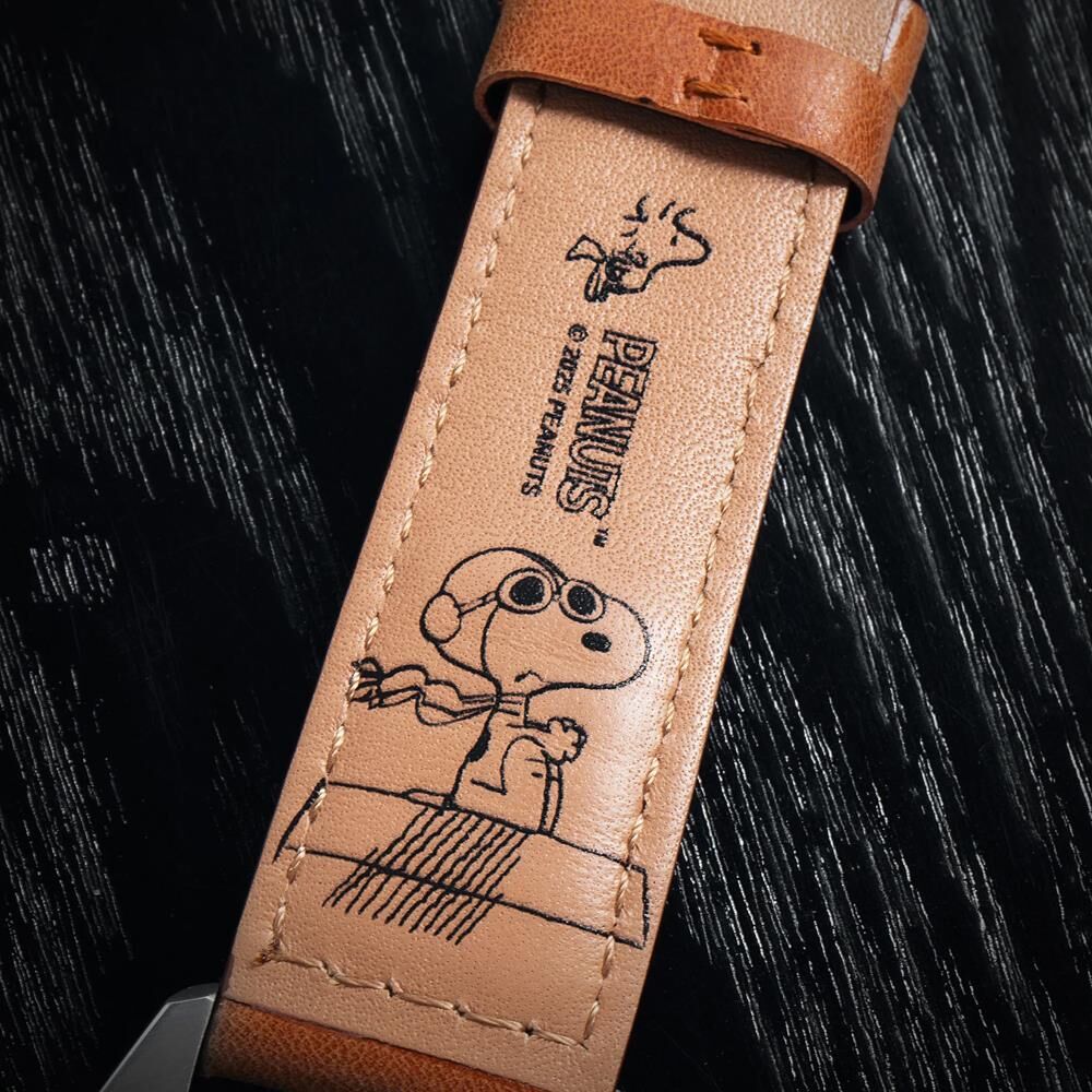P-51 MUSTANG BLAKESLEE CHRONOGRAPH PEANUTS SNOOPY FLYING ACE LIMITED EDITION AV-4140-02 (Seiko VK68 Mekanizmalı) Erkek Kol Saati
