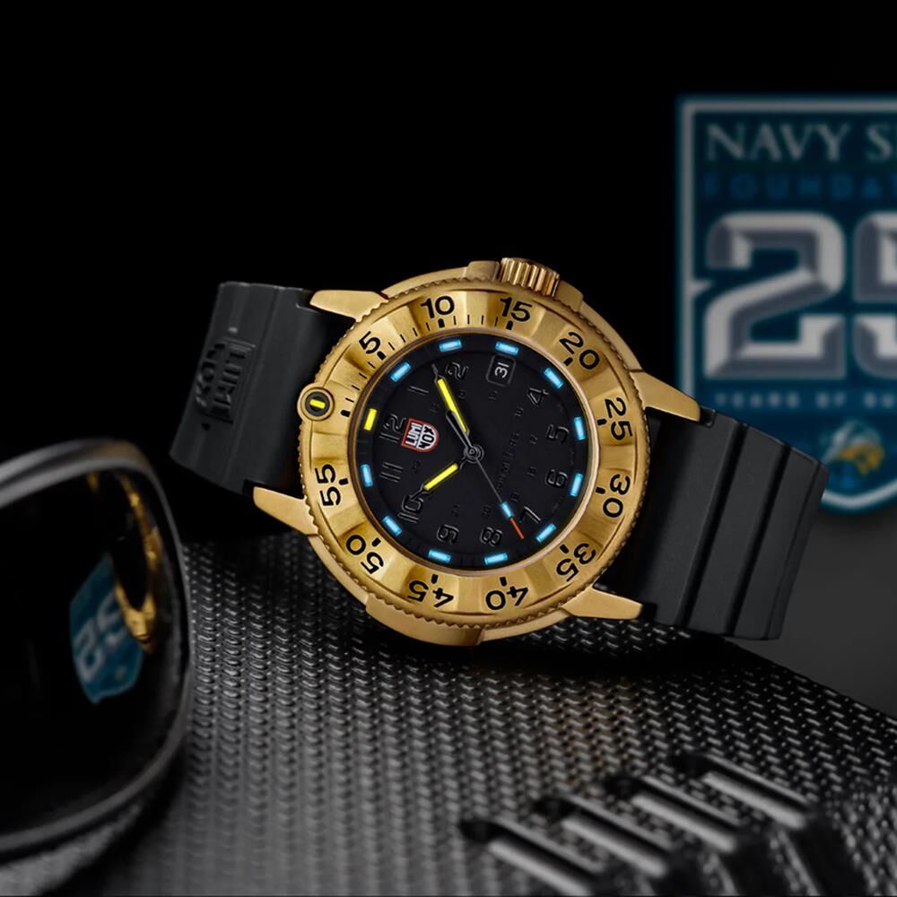 LUMINOX NAVY SEAL FOUNDATION 3220 Serisi (İsviçre Üretimi Ronda 515 Mekanizmalı) Erkek Kol Saati