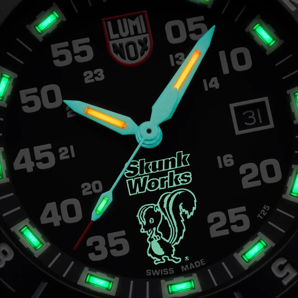 LUMINOX XA.6442.H F-117 NIGHTHAWK® x SKUNK WORKS® 6440 Serisi (İsviçre Üretimi Ronda 515 Mekanizmalı) Pilot Erkek Kol Saati
