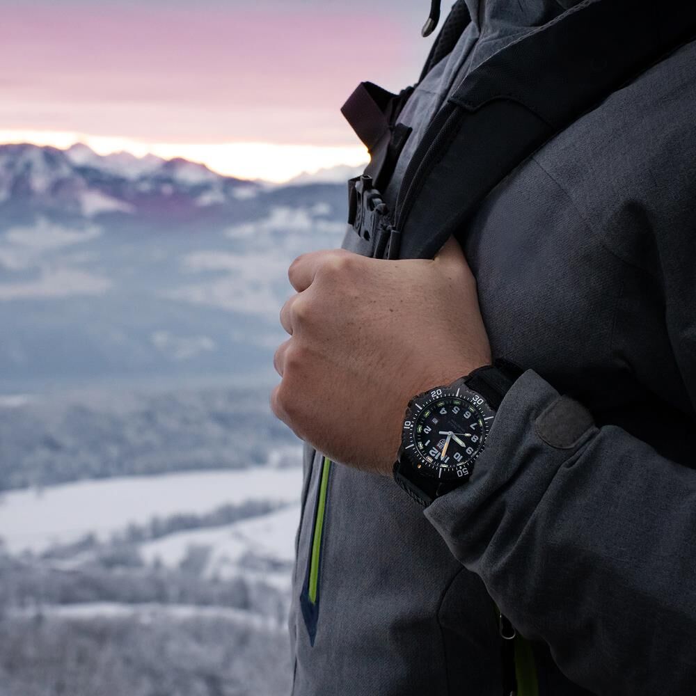 LUMINOX XS.4231.SET NAVY SEAL 4230 Serisi (İsviçre Üretimi Ronda 715 Mekanizmalı) Erkek Kol Saati